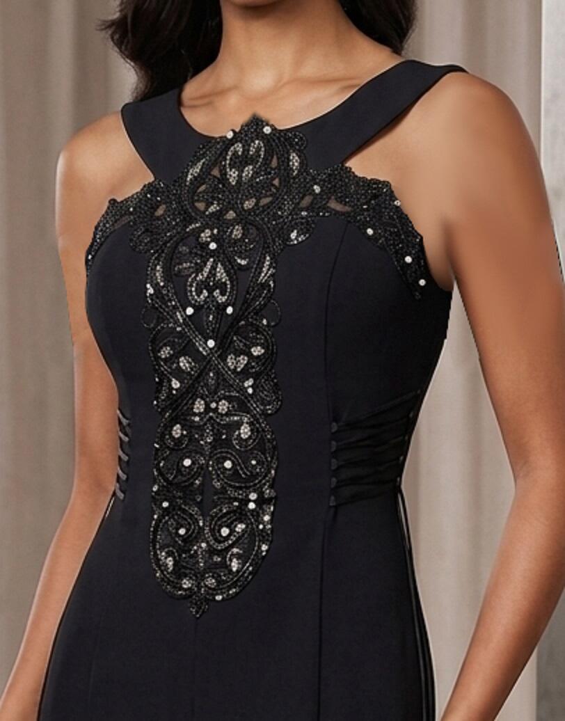 1041 Abito nero lungo in tessuto elastico con scollo a mezzaluna e corpetto con perline e strass