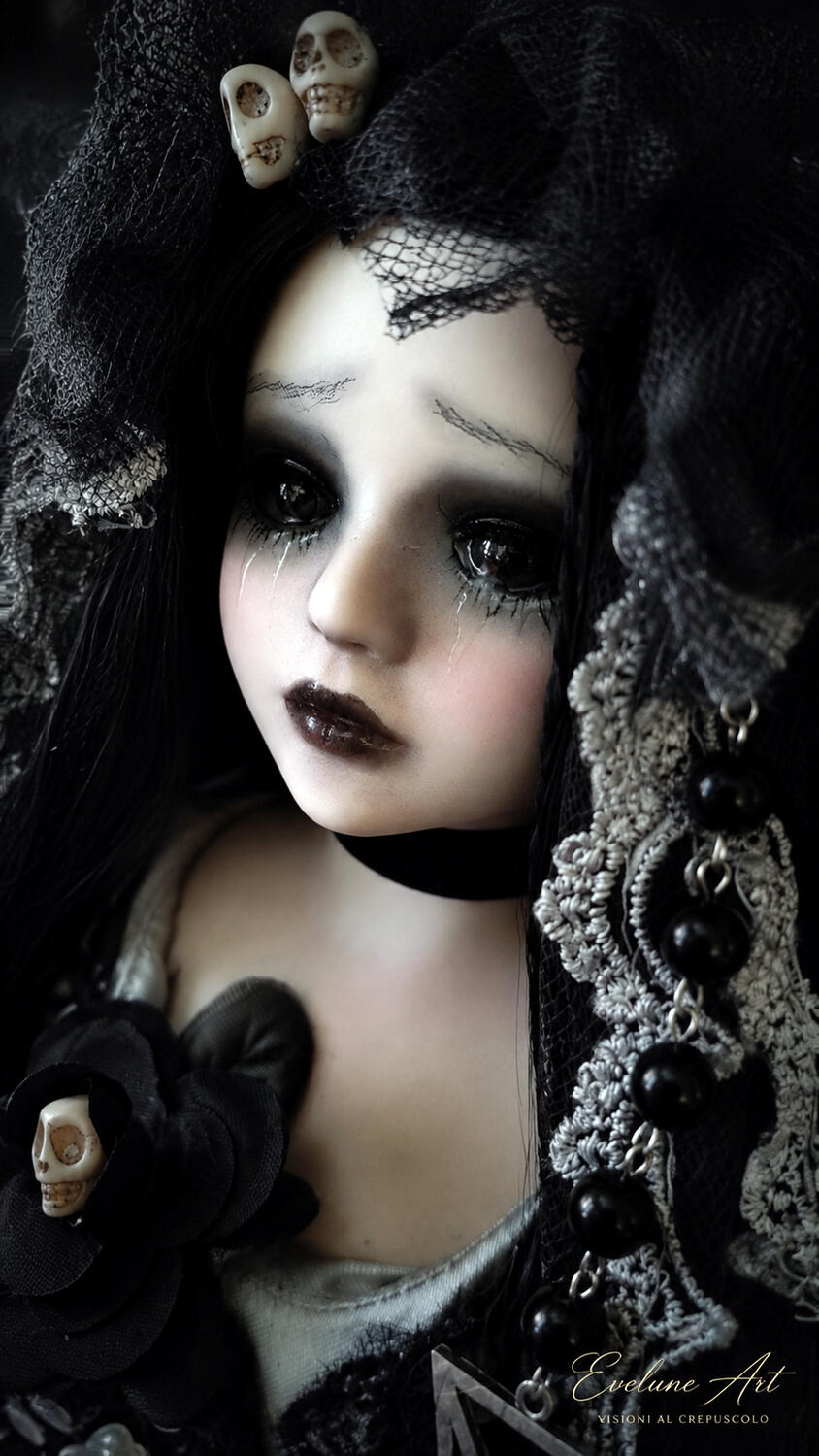 Sarina Bambola Goth in porcellana 
