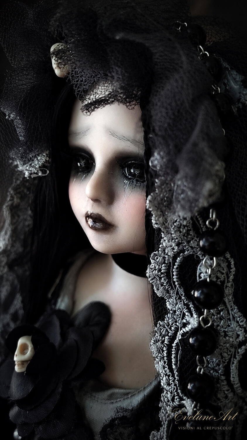 Sarina Bambola Goth in porcellana 