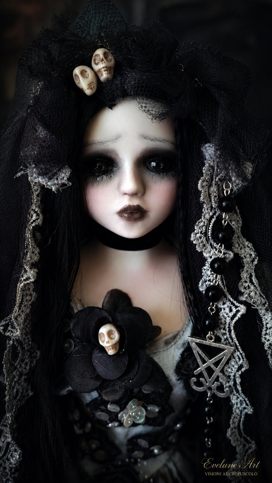 Sarina Bambola Goth in porcellana 