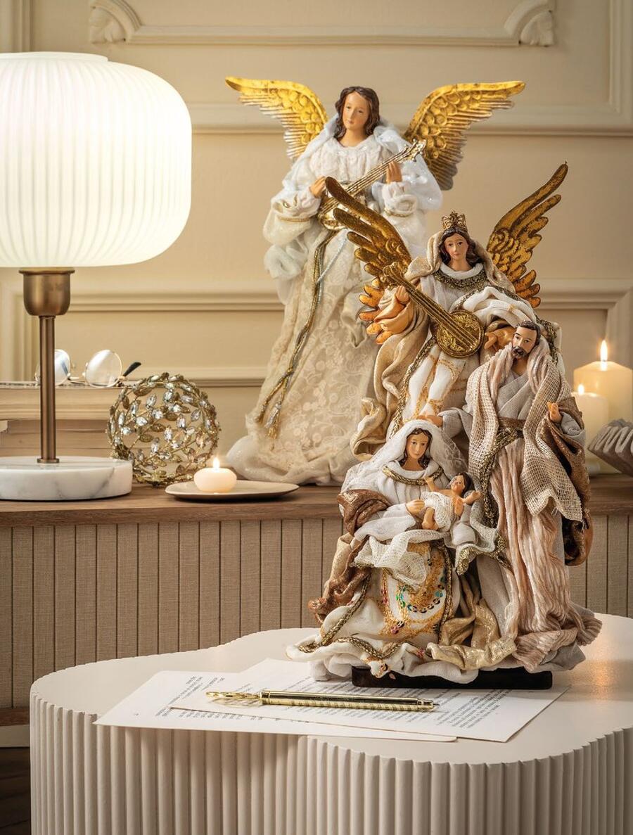L'Oca Nera Natività con Base Canto Celeste — statua Sacra Famiglia e angelo in resina e tessuto