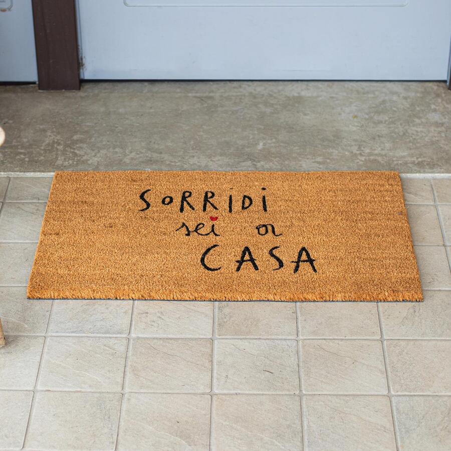 Simple Day Zerbino "Sorridi, Sei a Casa" — Fibra di Cocco Naturale e Gomma, 45x75 cm