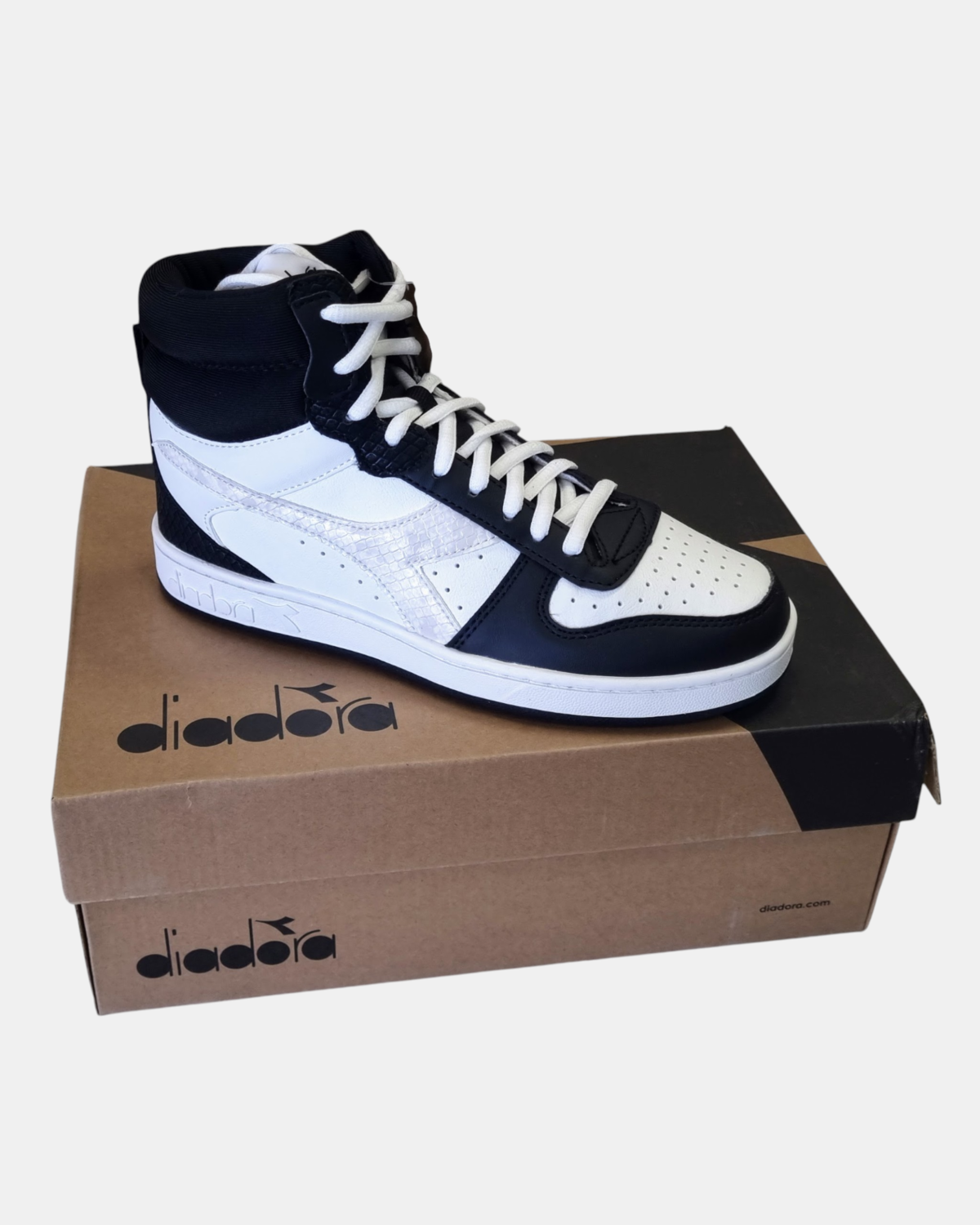 Lotti Sneakers Donna Brand Diadora da 50, 100 o 200 pz.