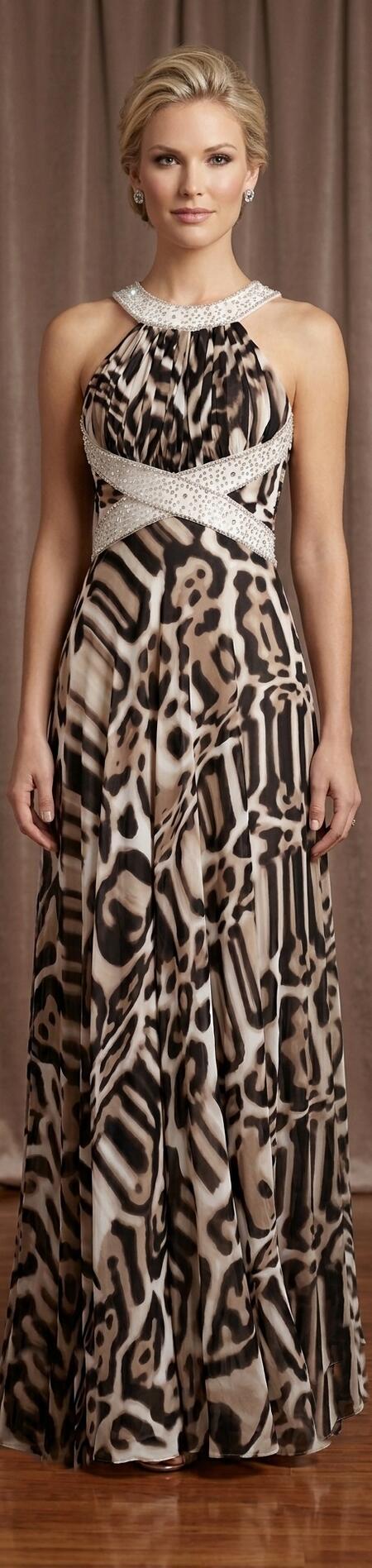 1049 Abito in chiffon animalier con scollo a mezzaluna con perline e strass