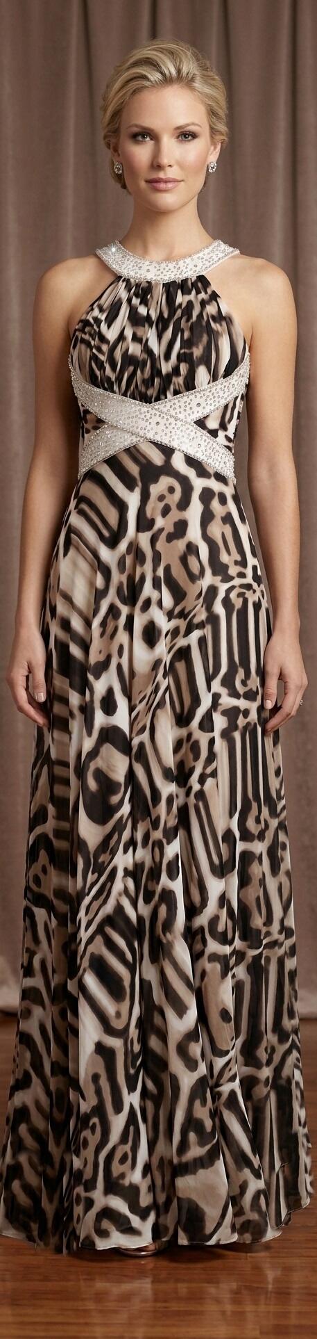 1049 Abito in chiffon animalier con scollo a mezzaluna con perline e strass