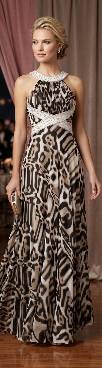 1049 Abito in chiffon animalier con scollo a mezzaluna con perline e strass