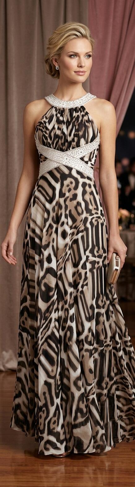 1049 Abito in chiffon animalier con scollo a mezzaluna con perline e strass