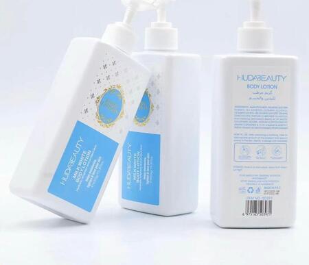 HudaBeauty Milk White Body Lotion da 450 ml [Conf. da 6 pezzi]