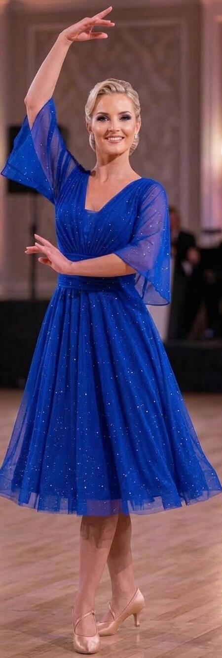Abito simply in tulle con punti luce e manichette 4-0174