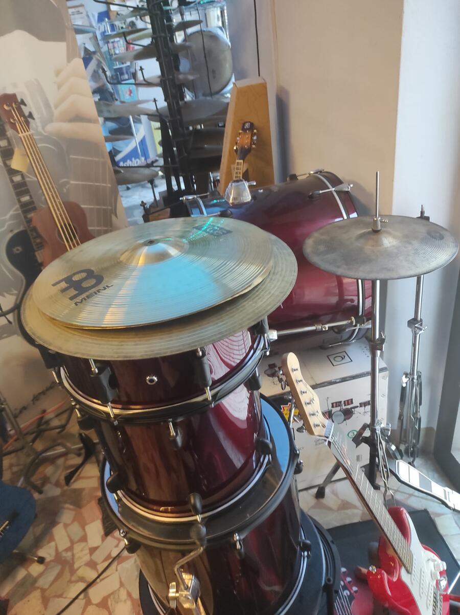 BATTERIA ROADSTER STV 243 RED occasione