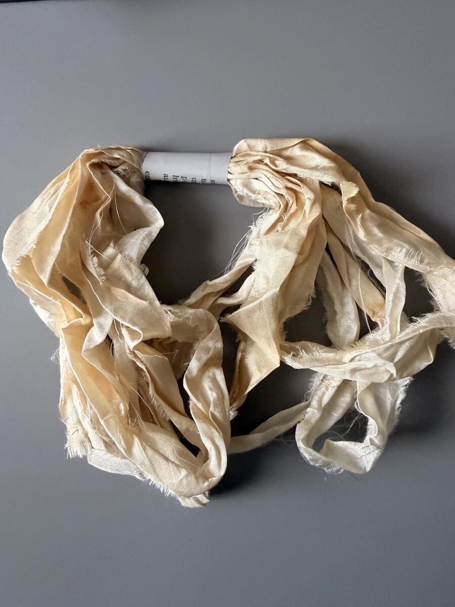 Nastro di seta sari tinto a mano colore beige 3 m
