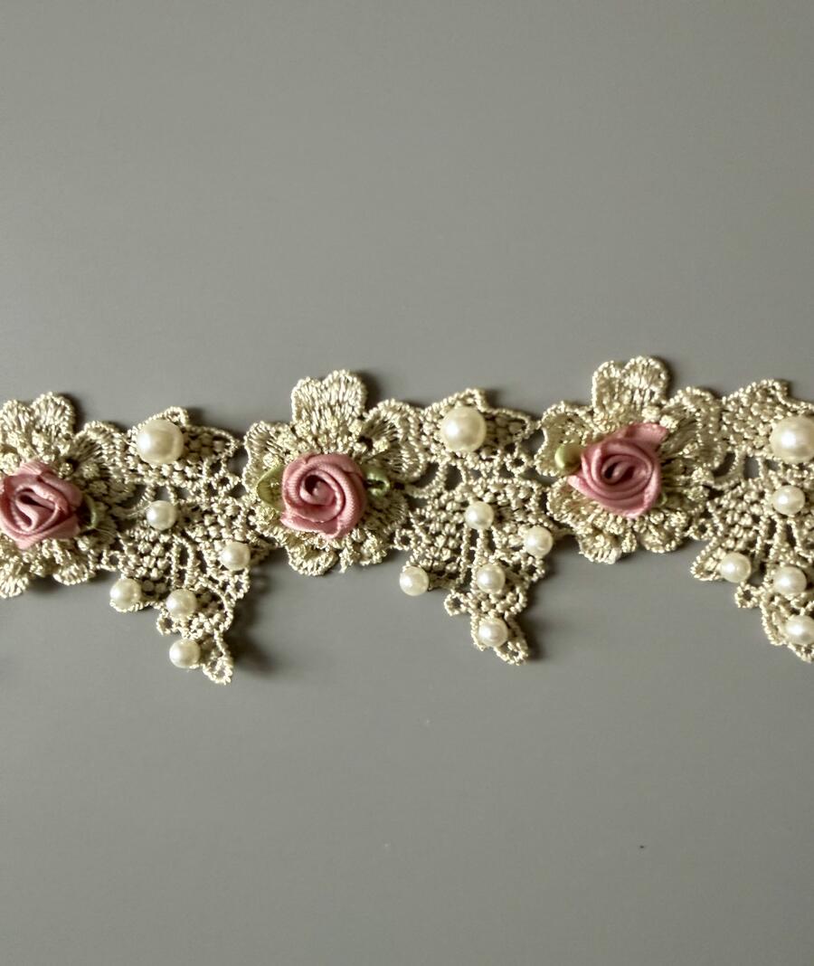 Pizzo decorativo oro e rosa bordo con perle cm 45 circa