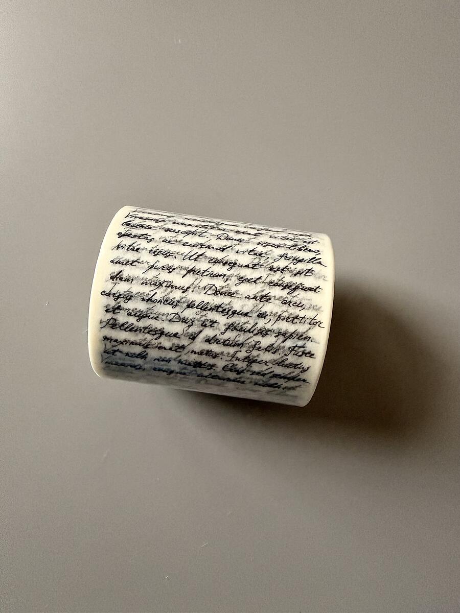 Washitape con scritte color bianco rotolo da 8m, altezza 5 cm