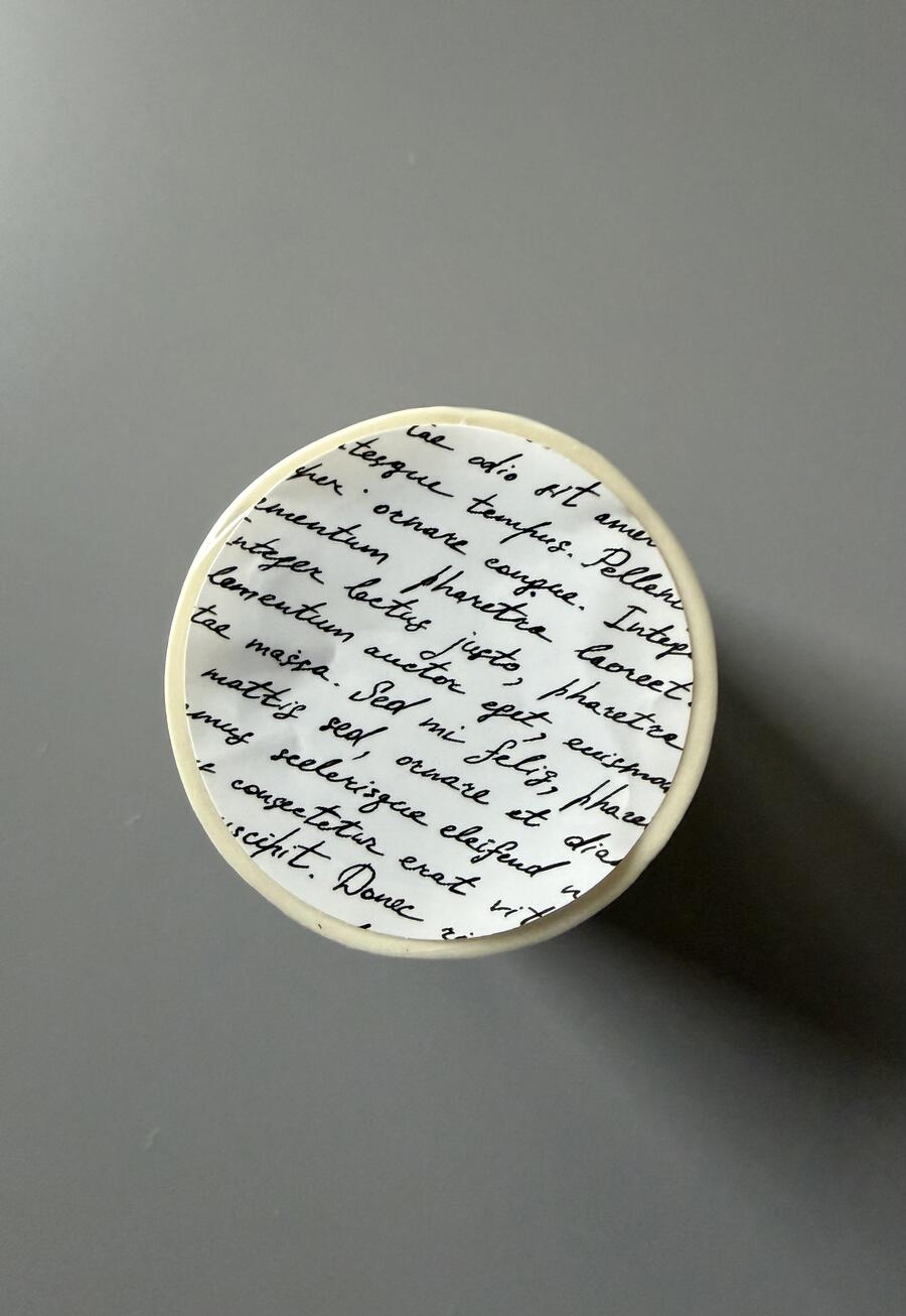 Washitape con scritte color bianco rotolo da 8m, altezza 5 cm