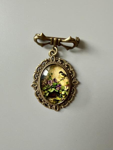 Spilla vintage con cabochon in vetro fiori e uccello stile botanico vintage 5 x 3 cm