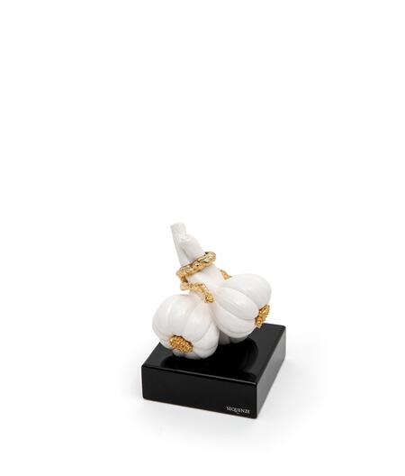 Sequenze Aglio Portafortuna - Scultura Decorativa con Dettagli Oro