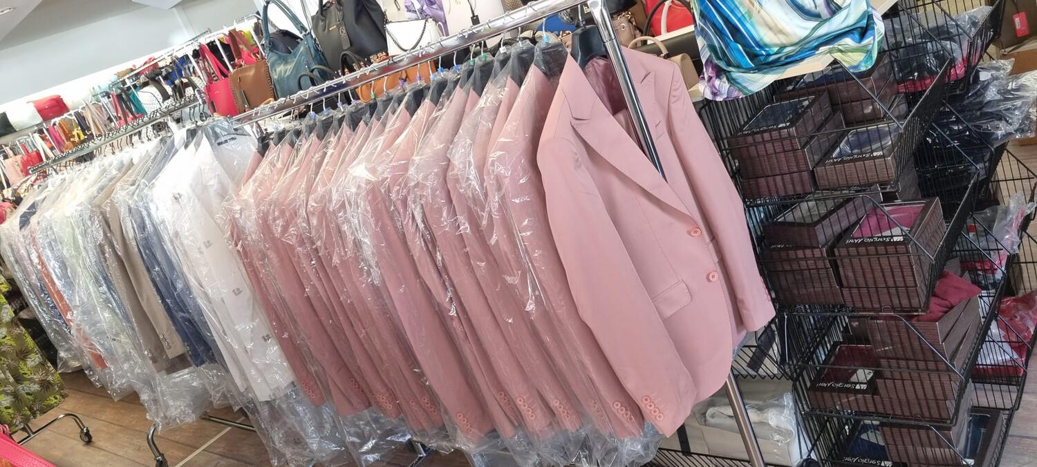 Lotti Giacche ed Abiti Uomo Firmati Made in Italy Brand Misti 25, 50 0 100 pz.