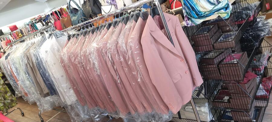 Lotti Giacche ed Abiti Uomo Firmati Made in Italy Brand Misti 25, 50 0 100 pz.
