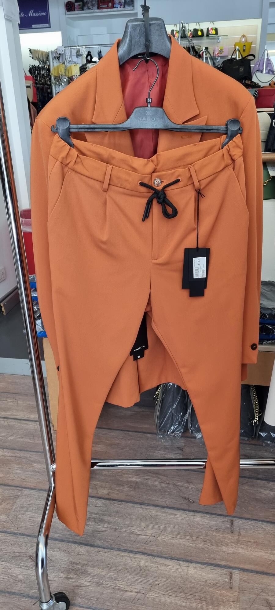 Lotti Giacche ed Abiti Uomo Firmati Made in Italy Brand Misti 25, 50 0 100 pz.