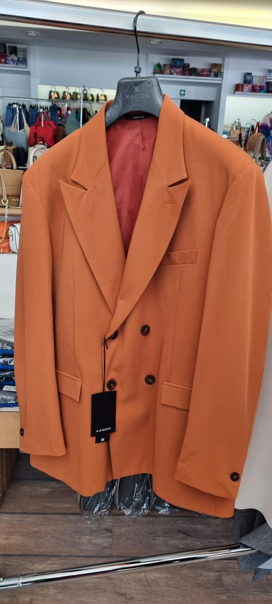 Lotti Giacche ed Abiti Uomo Firmati Made in Italy Brand Misti 25, 50 0 100 pz.