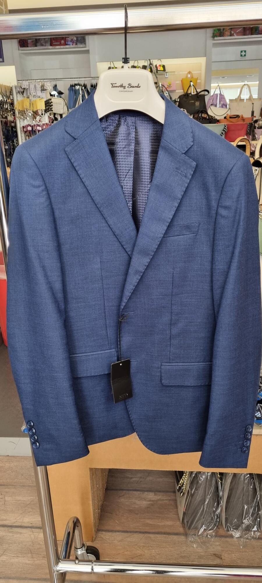 Lotti Giacche ed Abiti Uomo Firmati Made in Italy Brand Misti 25, 50 0 100 pz.