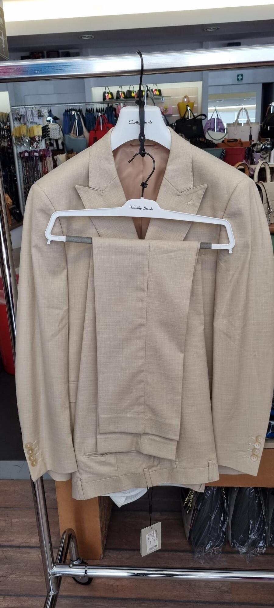 Lotti Giacche ed Abiti Uomo Firmati Made in Italy Brand Misti 25, 50 0 100 pz.