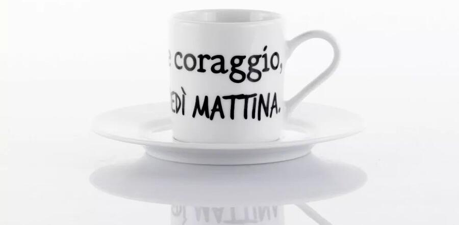 Weissestal Set 4 Tazze Caffè con Piattino Graffiti — Ci Vuole Coraggio il Lunedì Mattina