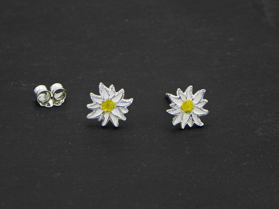 Edelweiss earrings in Silver enamelled lobe