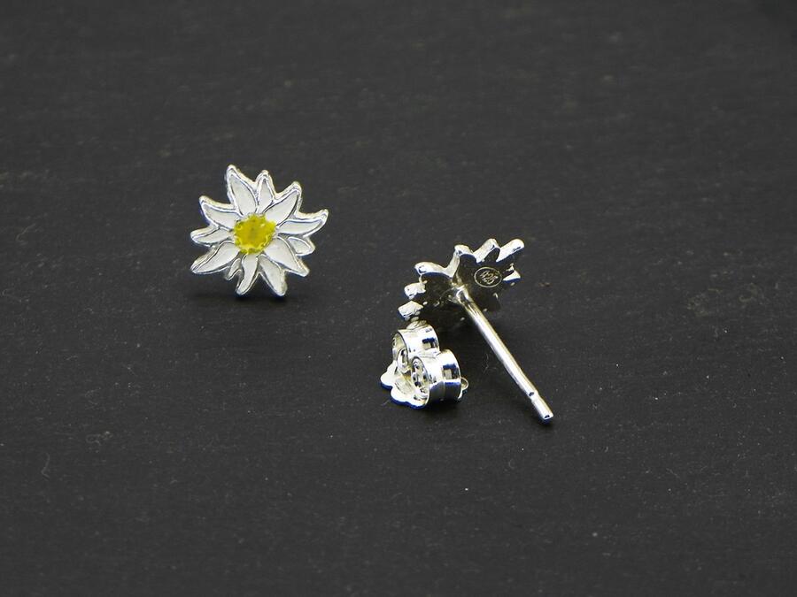 Edelweiss earrings in Silver enamelled lobe