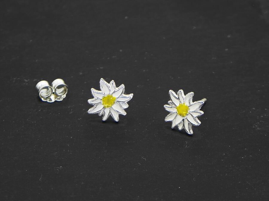 Edelweiss earrings in Silver enamelled lobe