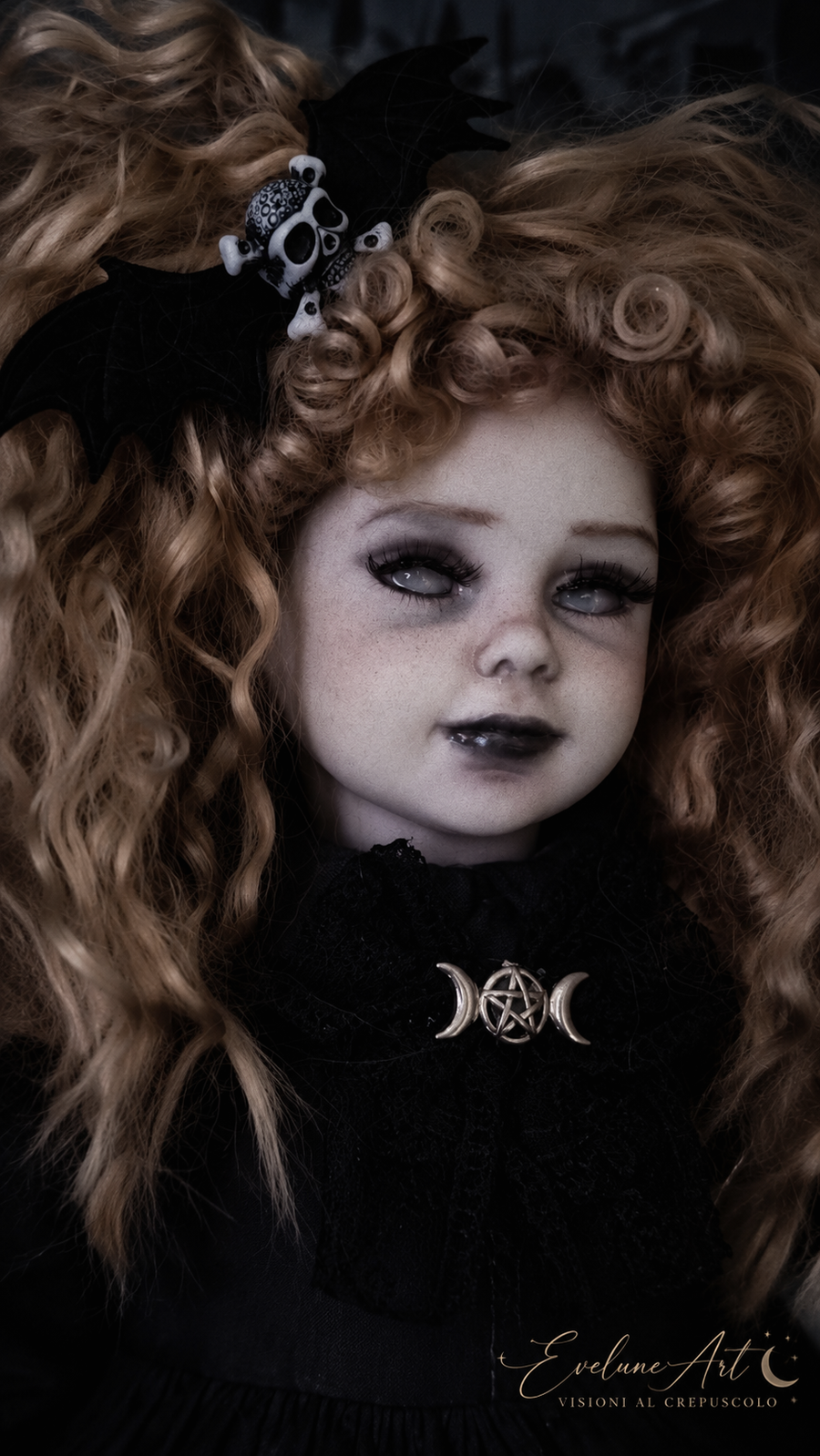 Ofelia bambola creepy in porcellana