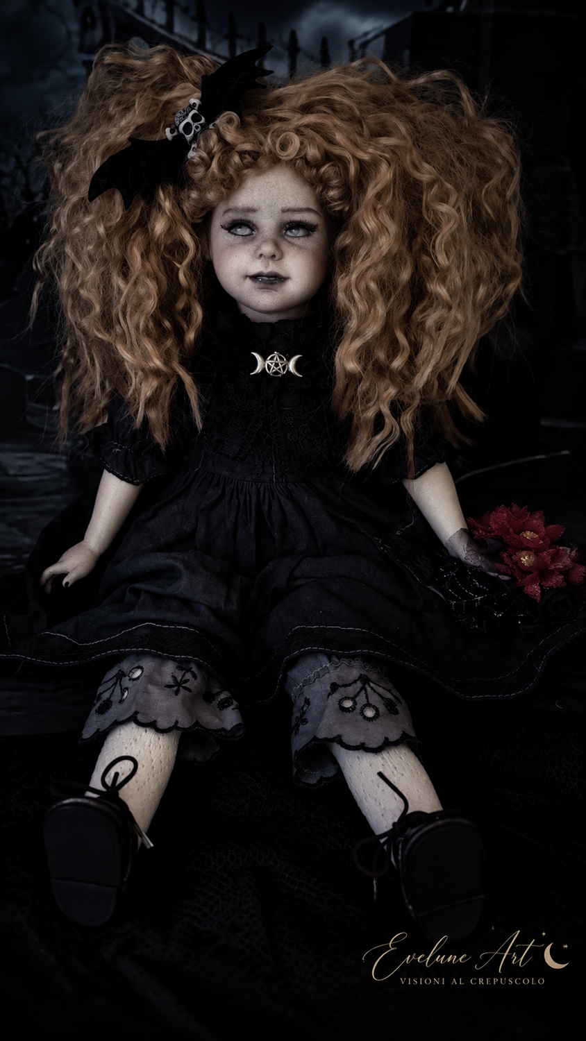 Ofelia bambola creepy in porcellana