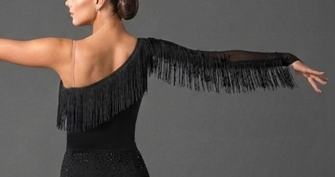 Single-sleeved sweater with fringes on the arm U276