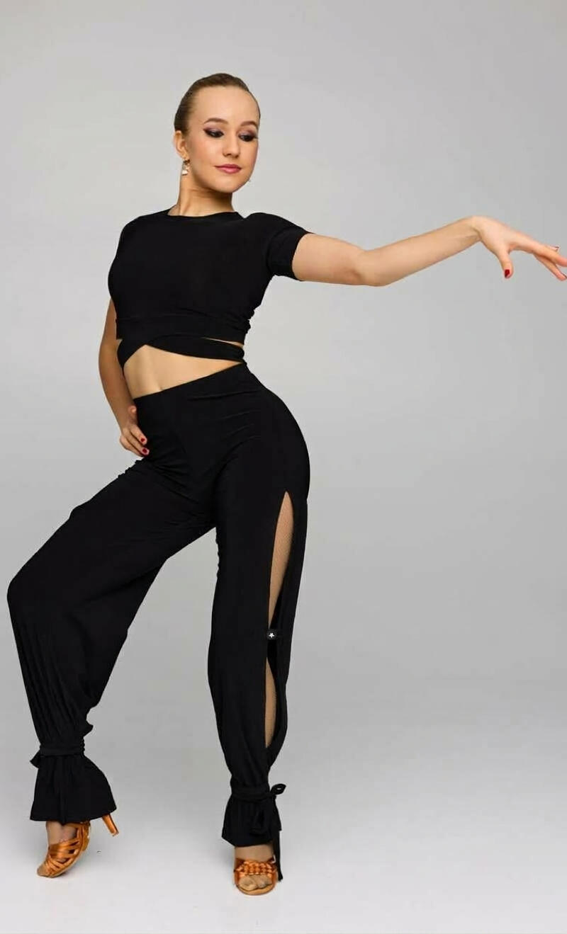 PANTALONE APERTO CON PUNTO STRASS LATERALE CON LEGATURA A FASCIA NELLA CAVIGLIA U670B