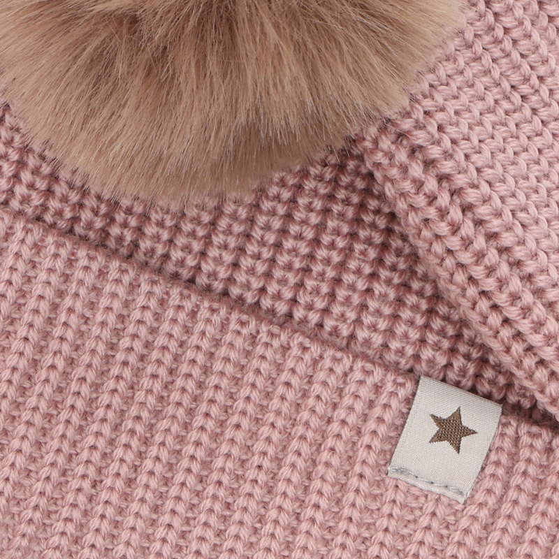 Berrettino in Lana Merino Extra Fine con Doppio Pompom – Woodrose