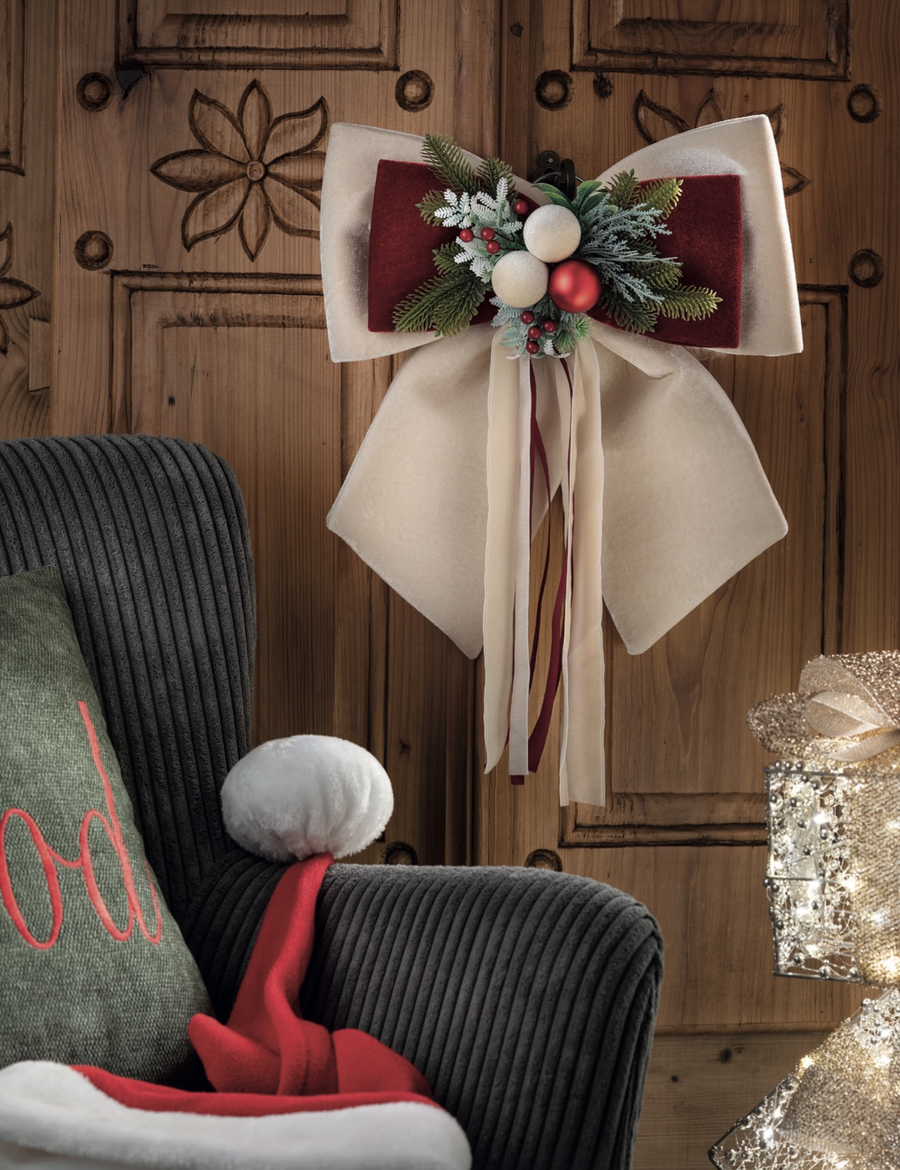 Henriette Doppio Fiocco “Royal X’mas Bow” in velluto panna con pigne e bacche — 35x40 cm
