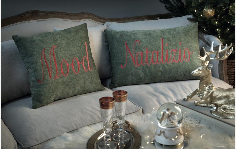 Henriette Cuscino “Mood” Verde con Ricamo Rosso cm 45 – Collezione H’mas Mood