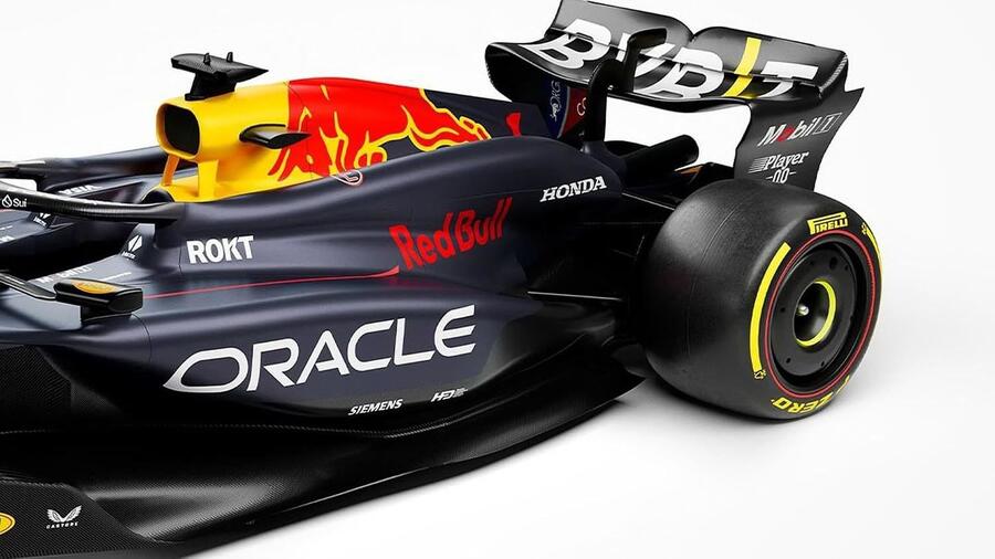 Bburago - Red Bull Racing RB20 Max Verstappen #1 2024 - Modellino Realistico Auto in Scala 1:43, Guidata da Max Verstappen, Licenza Ufficiale Red Bull, Età consigliata 3+ Anni