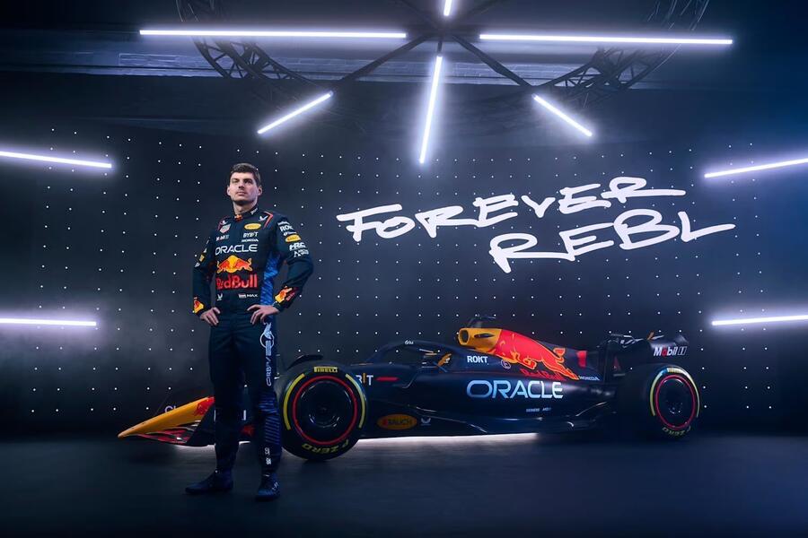 Bburago - Red Bull Racing RB20 Max Verstappen #1 2024 - Modellino Realistico Auto in Scala 1:43, Guidata da Max Verstappen, Licenza Ufficiale Red Bull, Età consigliata 3+ Anni