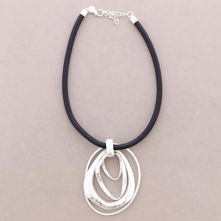 Collana Cordone Gomma Pendente Anelli Metallo ARGENTO E NERO
