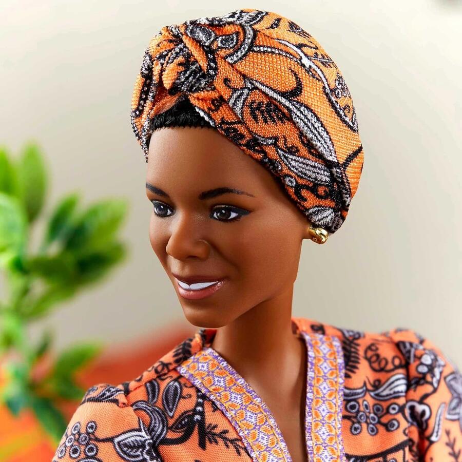 Barbie Inspiring Women Maya Angelou da coolezione con piedistallo e Certificato di Autenticità - Mattel - GXF46