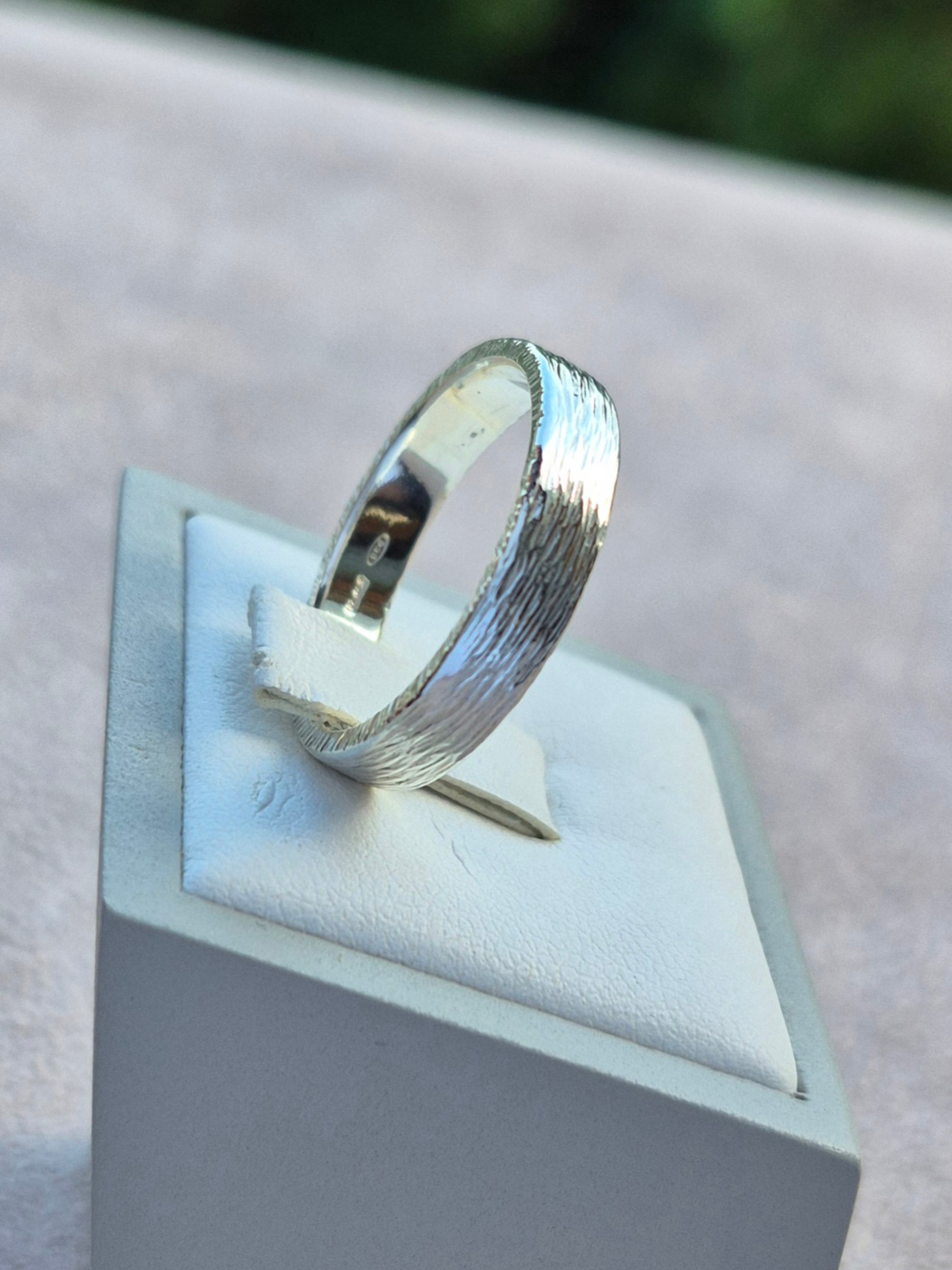 Anello Textured Minimal