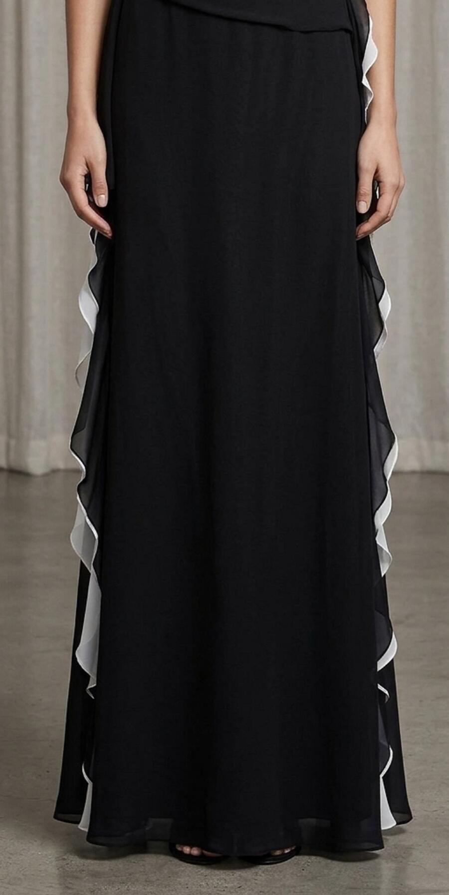 1076 Abito lungo in chiffon foderato nero con volant laterali bianchi doppiati