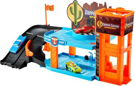 CARS - Garage Fluo di Cooper Canyon, playset Glow Racers a 2 piani con 3 auto luminose incluse, officina e ascensore funzionante, si illimuna al buio, giocattolo per bambini, 4+ anni