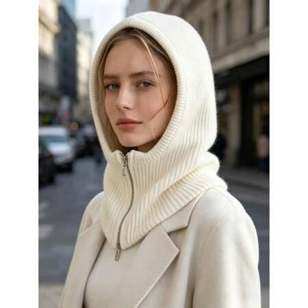 Cappuccio in maglia con zip