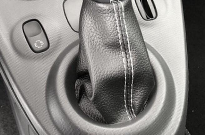 Soufflet pour levier de vitesses pour Smart ForTwo - ForFour New en similicuir avec coutures colorées