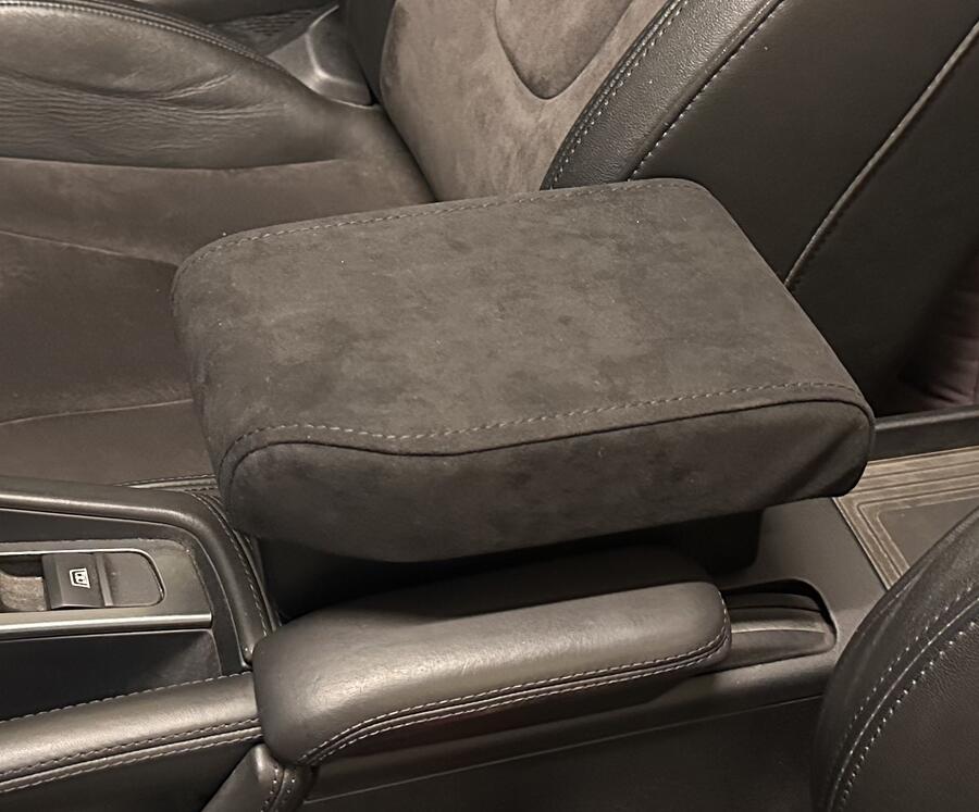 Adjustable armrest with storage for Audi TT (2007-2014)