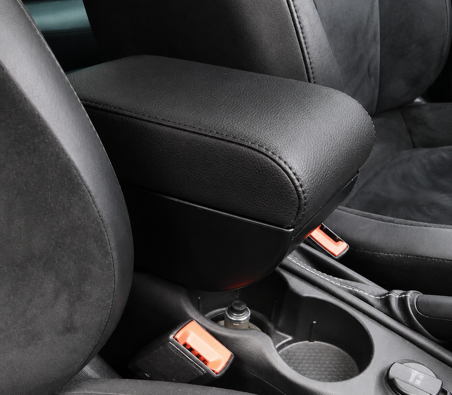 Adjustable armrest with storage for Alfa Romeo Giulietta