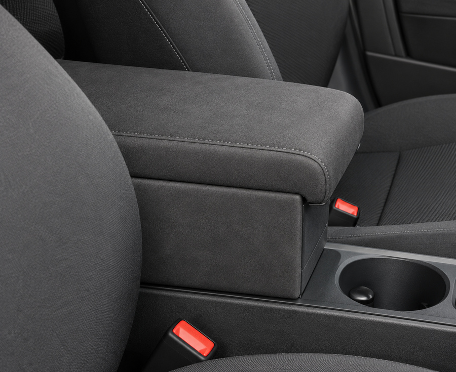 Armrest with storage for BMW X3
