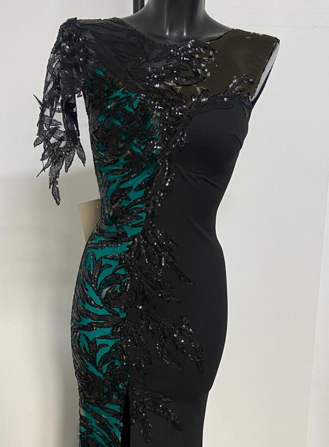 0944V Abito lungo moitié con spacco in crepe elastica con parte a contrasto in tulle foderato ricamato con paillettes